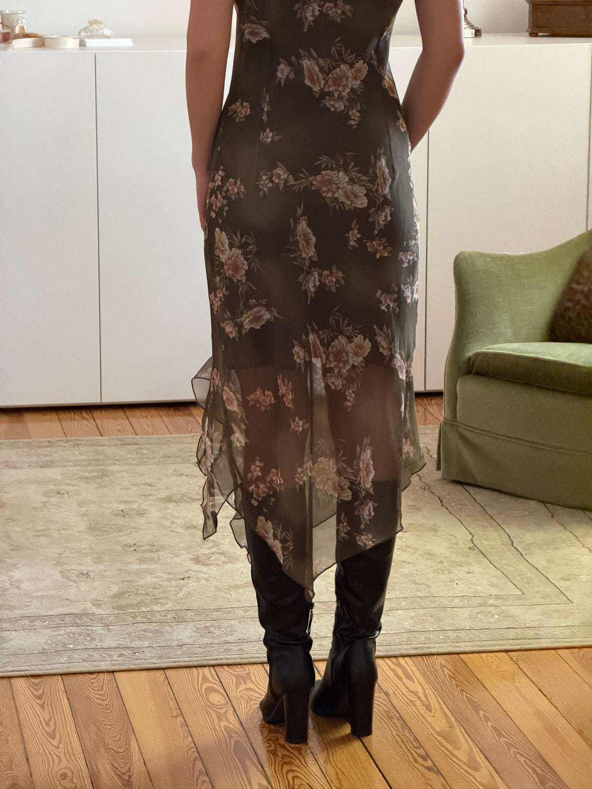 Vintage Floral Dress (s)