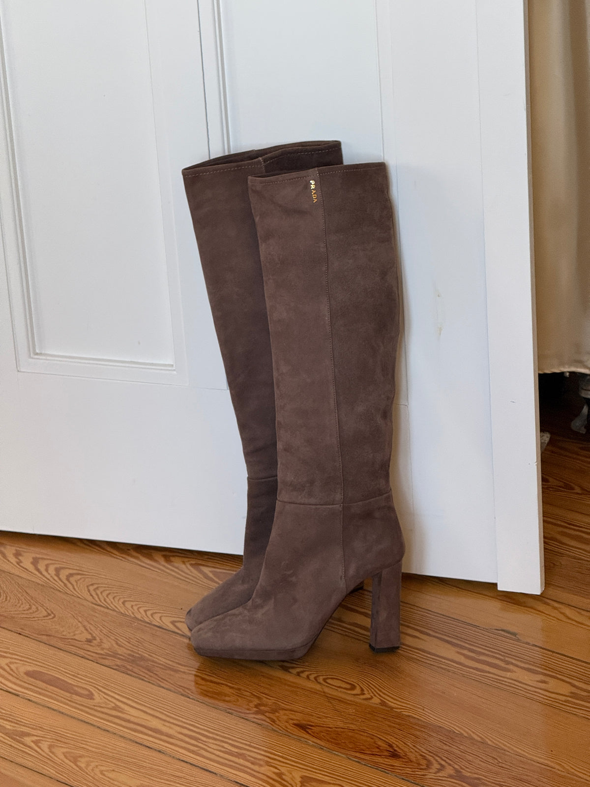 Prada Suede Boots (37,5)