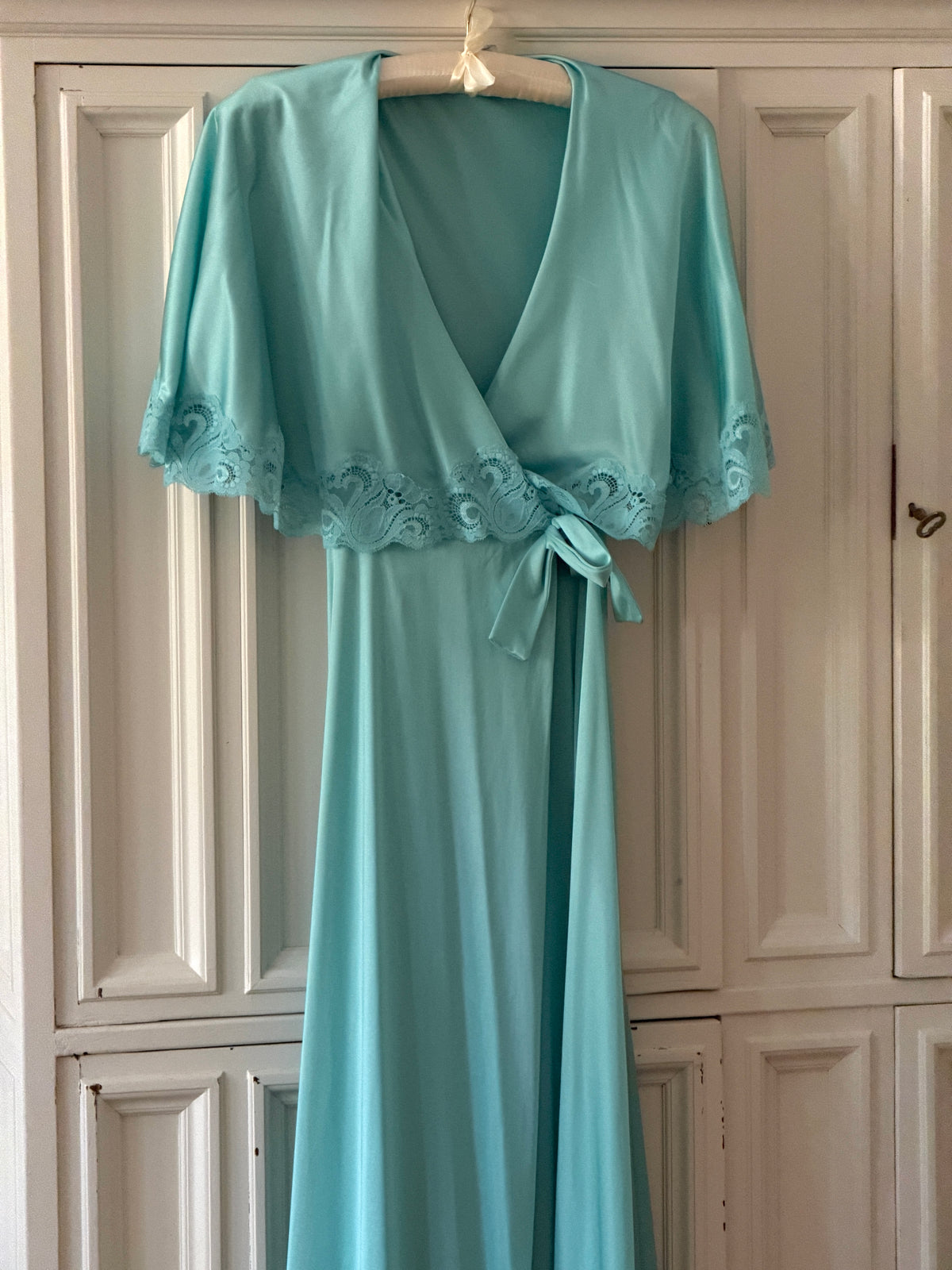 Vintage Robe (s)