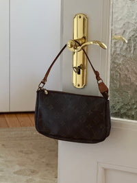 Louis Vuitton Pochette