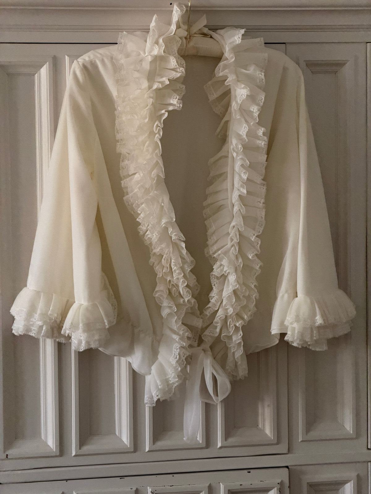 Vintage Ruffle Blouse (s)