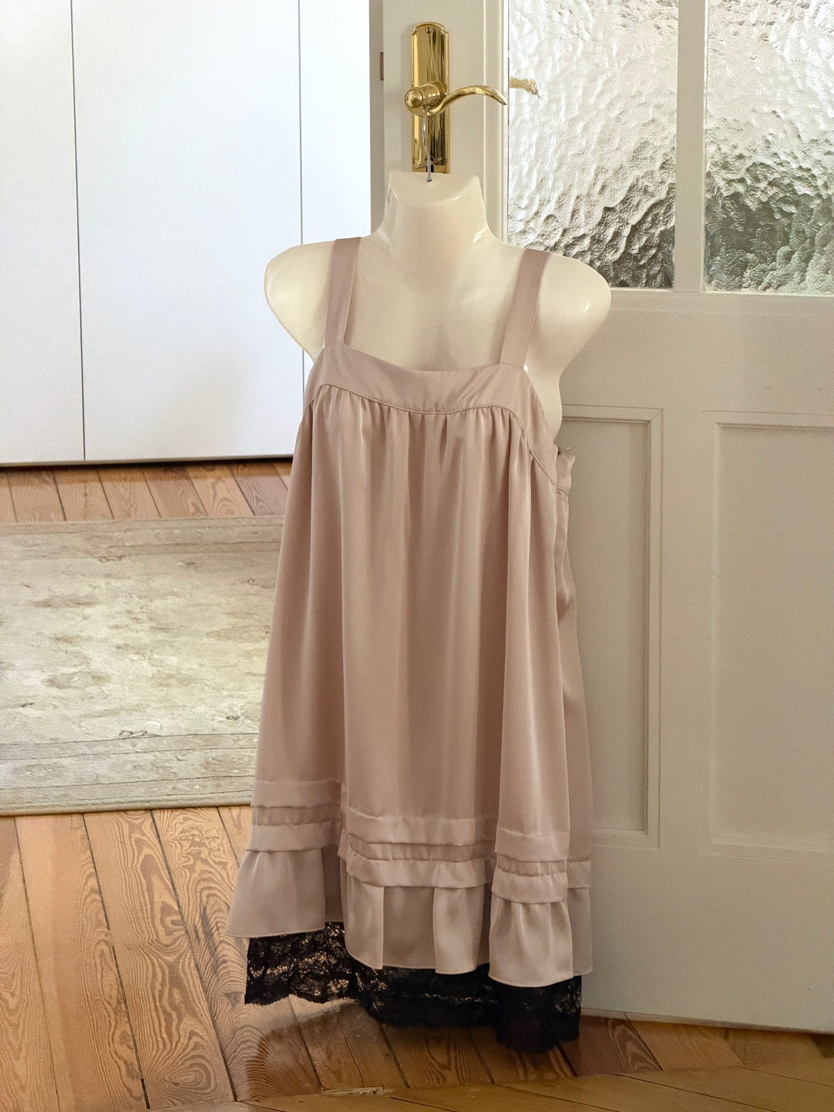 Vintage Lace Dress (s)