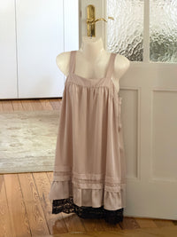 Vintage Lace Dress (s)