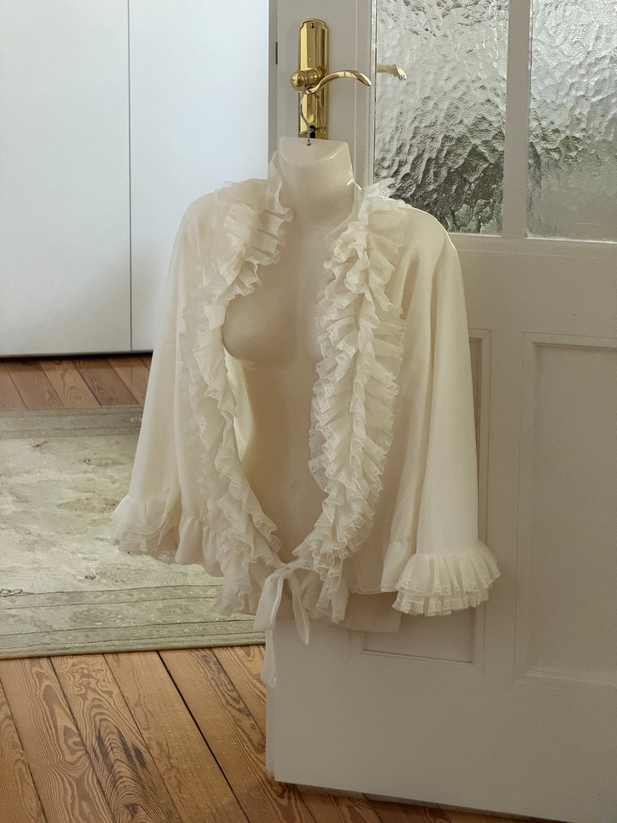 Vintage Ruffle Blouse (s)