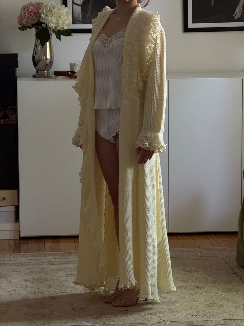 Vintage Ruffle Robe (m)