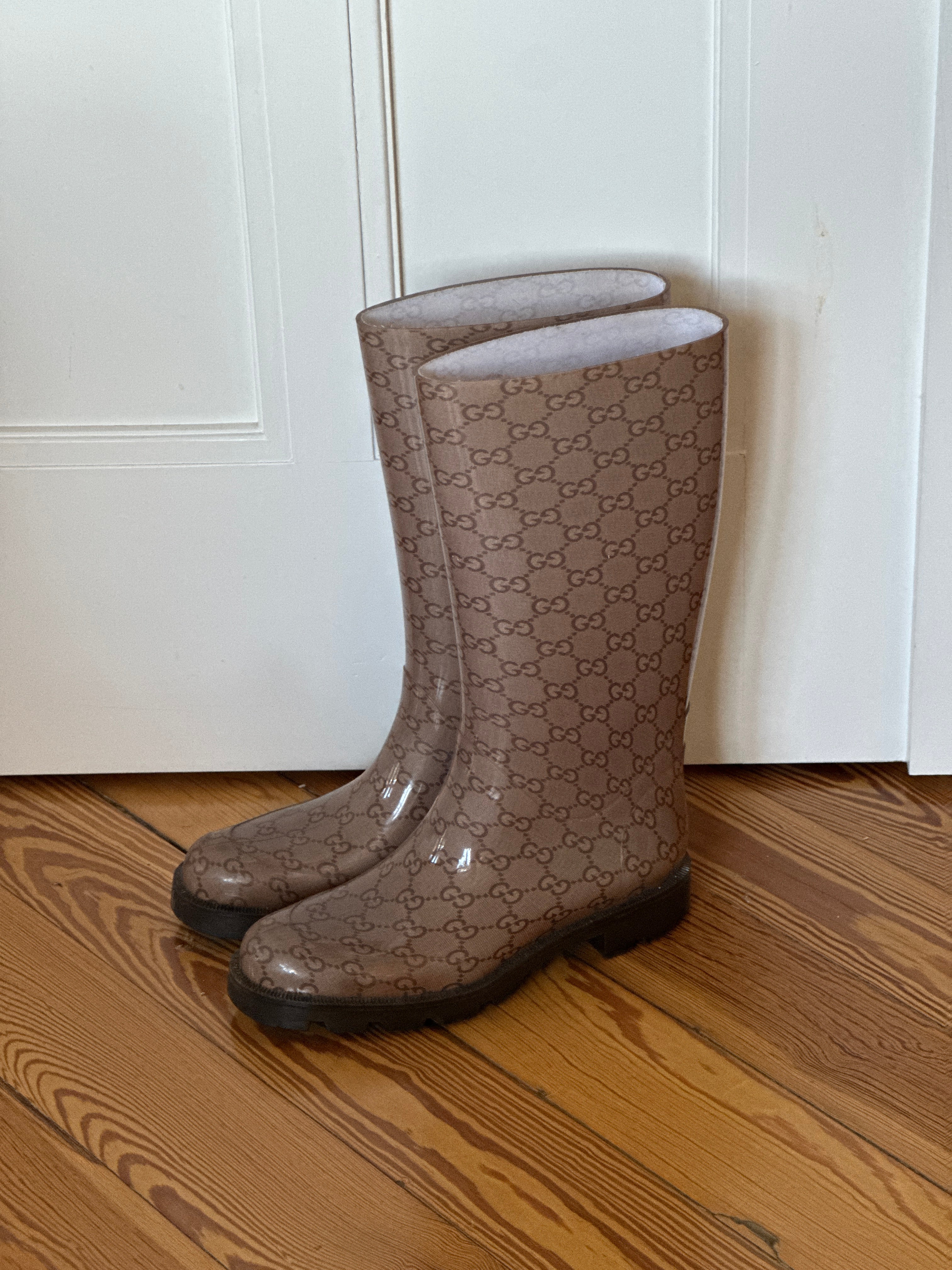 Gucci store rain boots