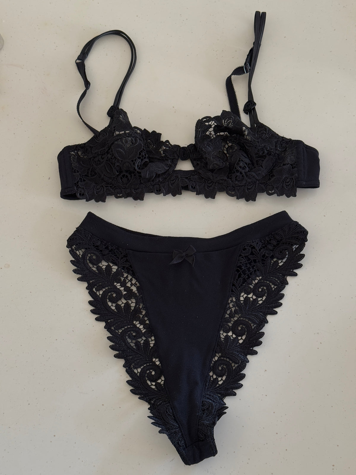 Lace Bra Set (s)