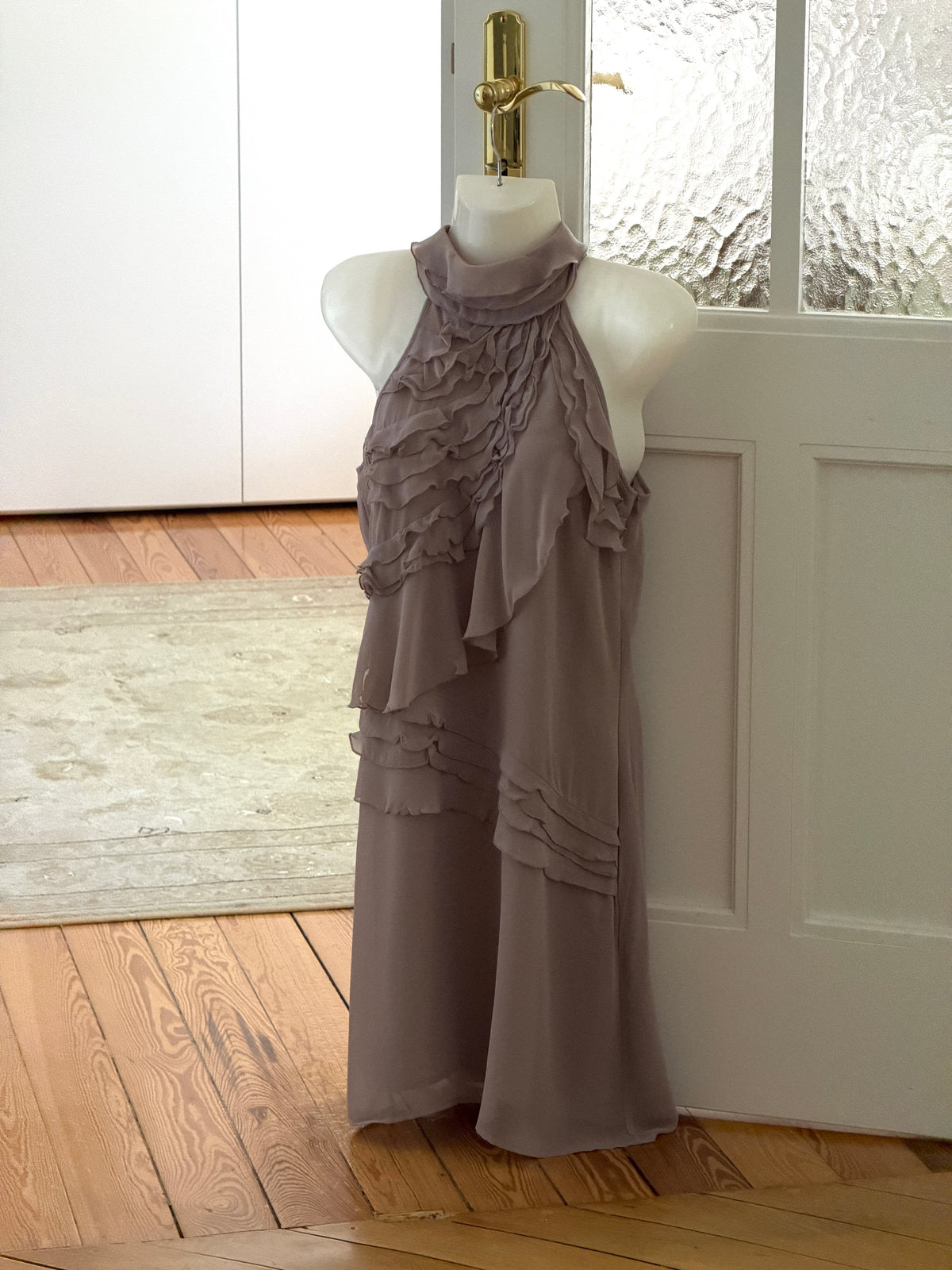 Vintage Ruffle Dress (s)