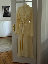 Vintage Ruffle Robe (m)