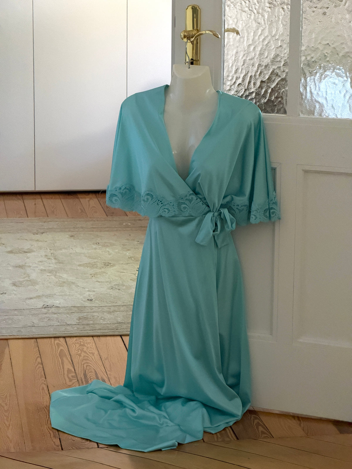 Vintage Robe (s)