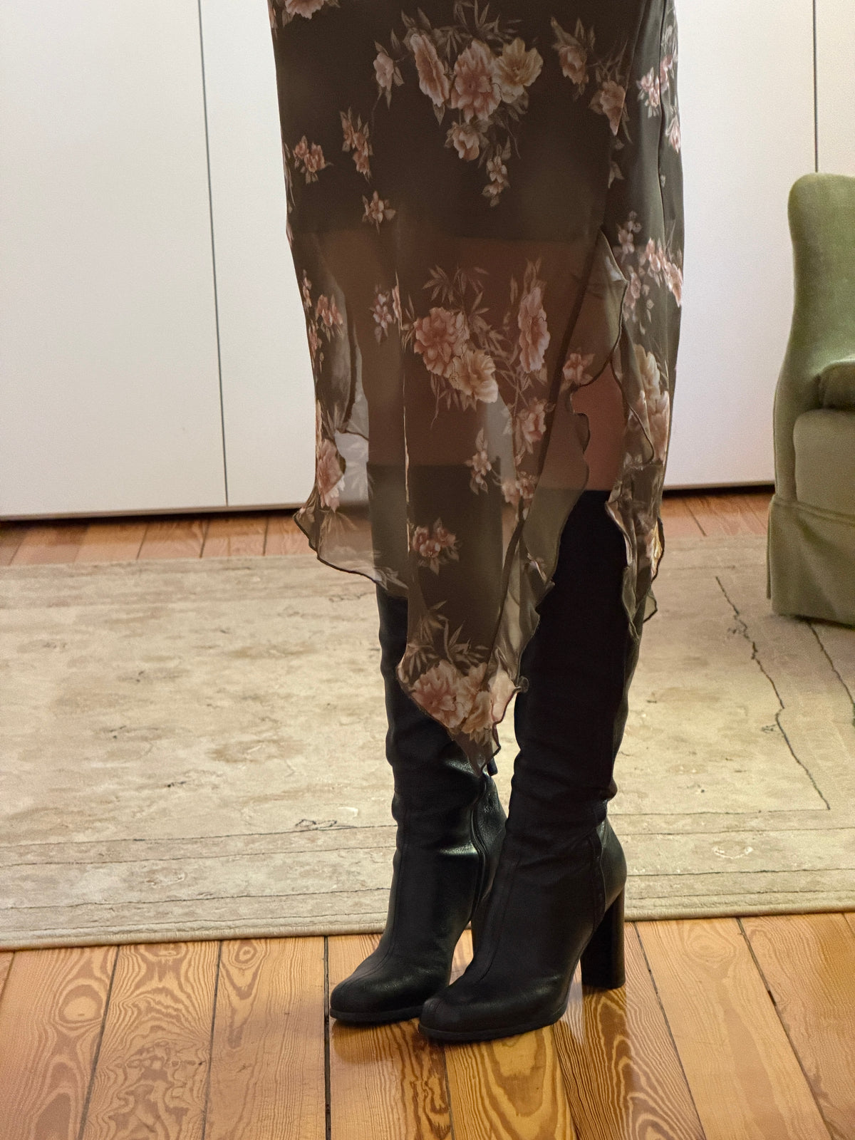 Vintage Floral Dress (s)