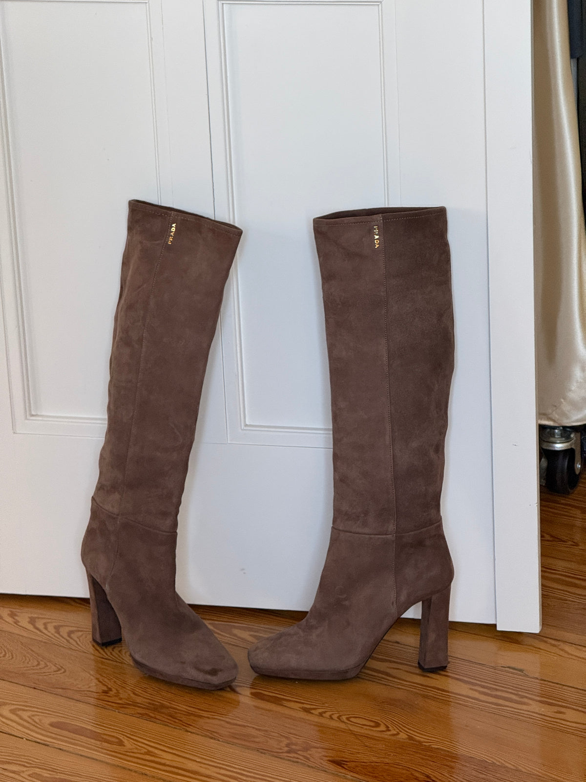 Prada Suede Boots (37,5)