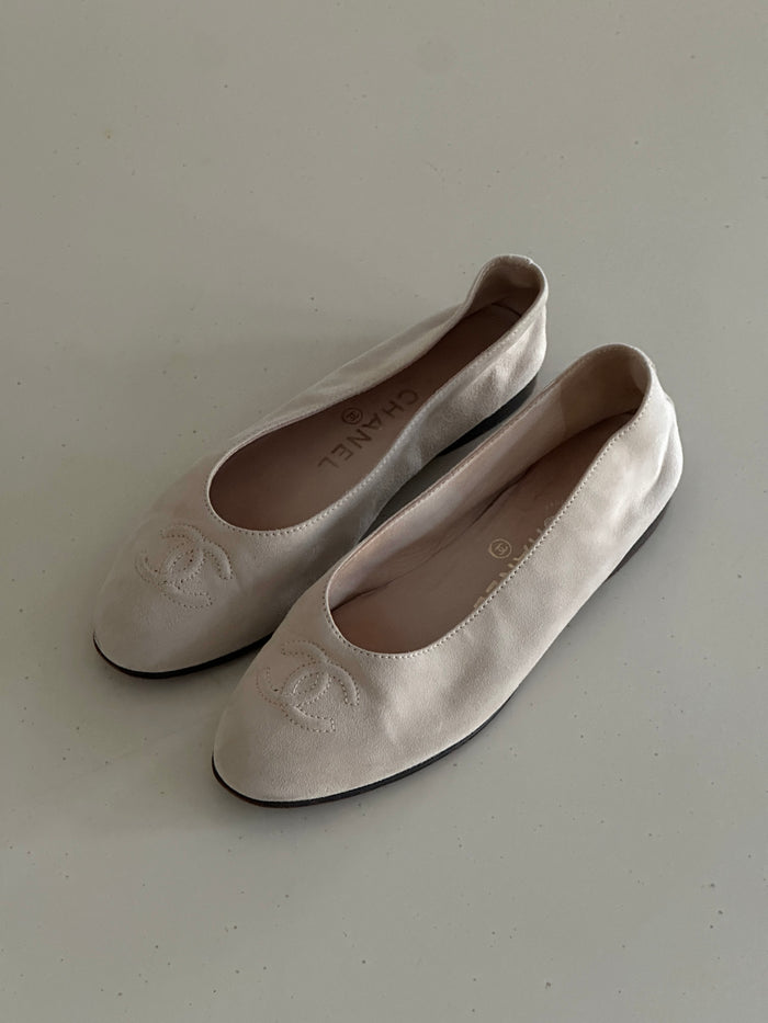 Chanel Suede Flats (38)