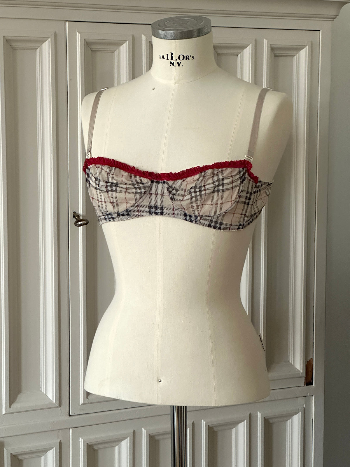 Burberry Bra (70B)