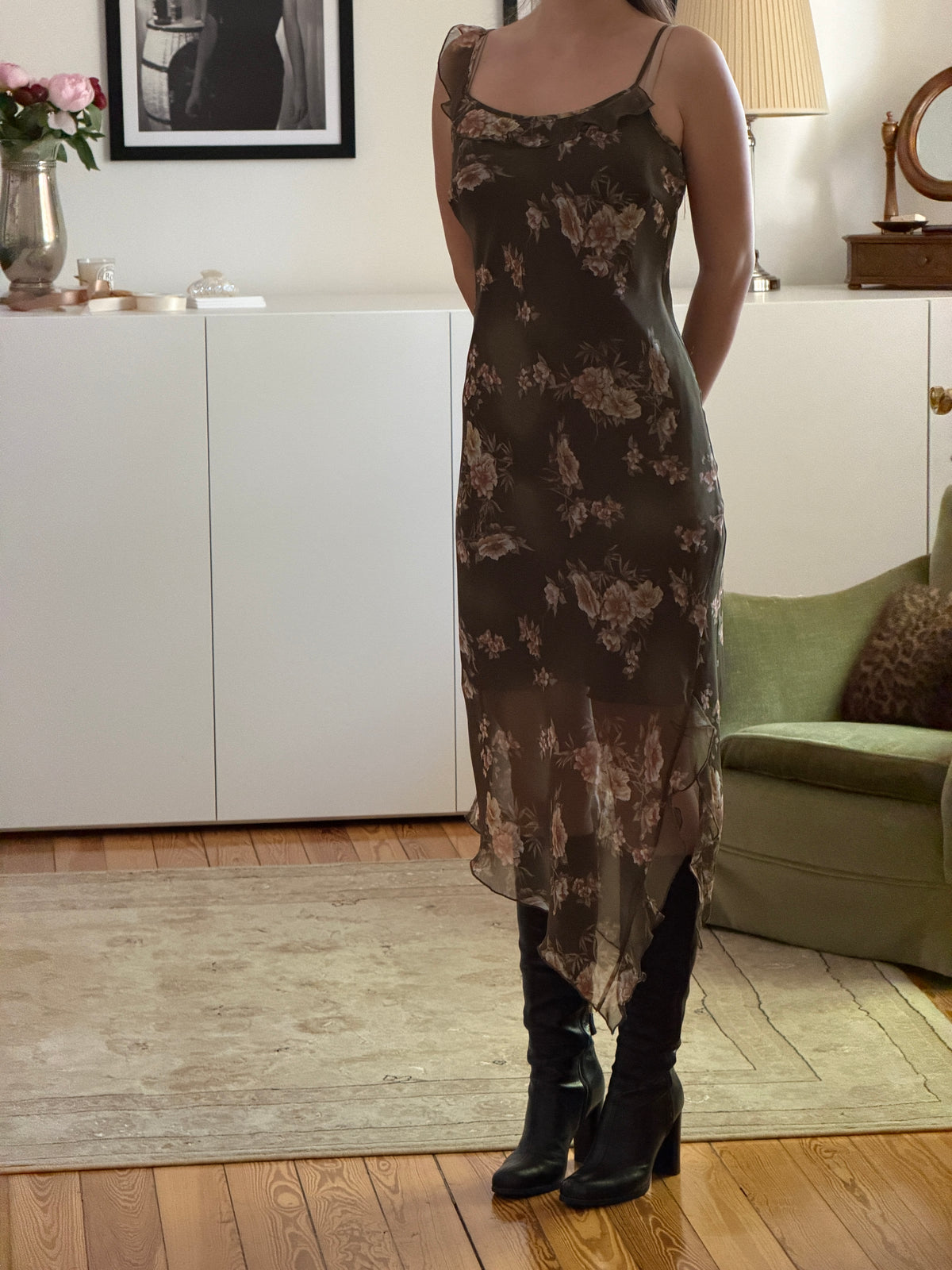 Vintage Floral Dress (s)