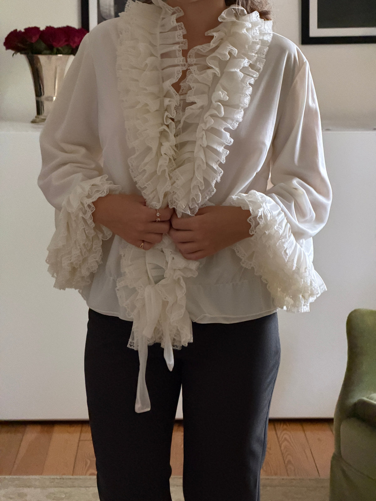 Vintage Ruffle Blouse (s)