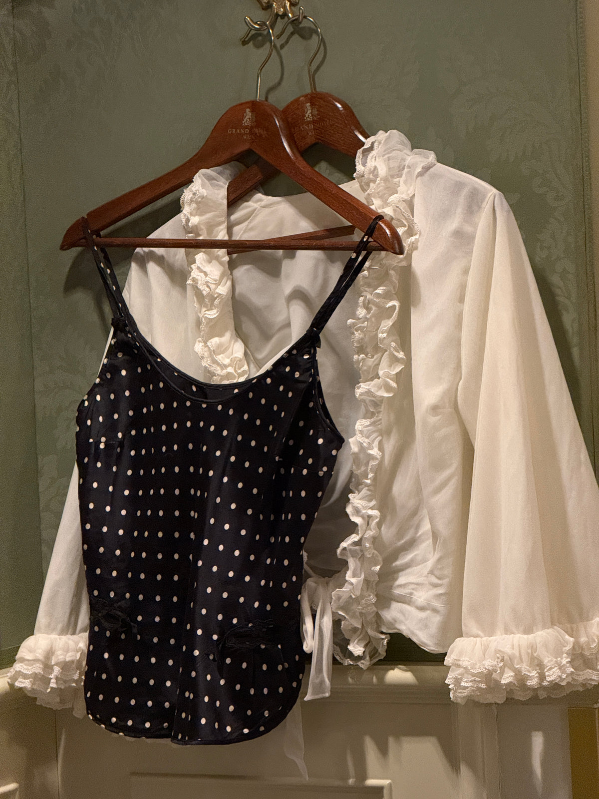 Vintage Ruffle Blouse (m)